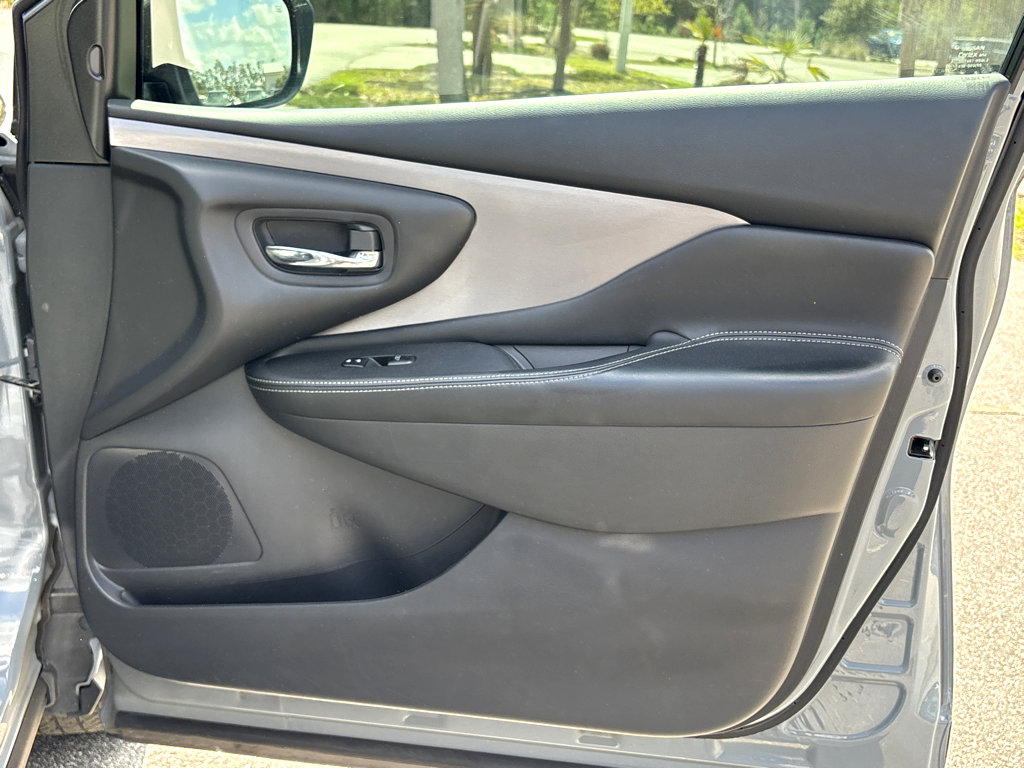 Used 2022 Nissan Murano SV w/ SV Midnight Edition Package image 11