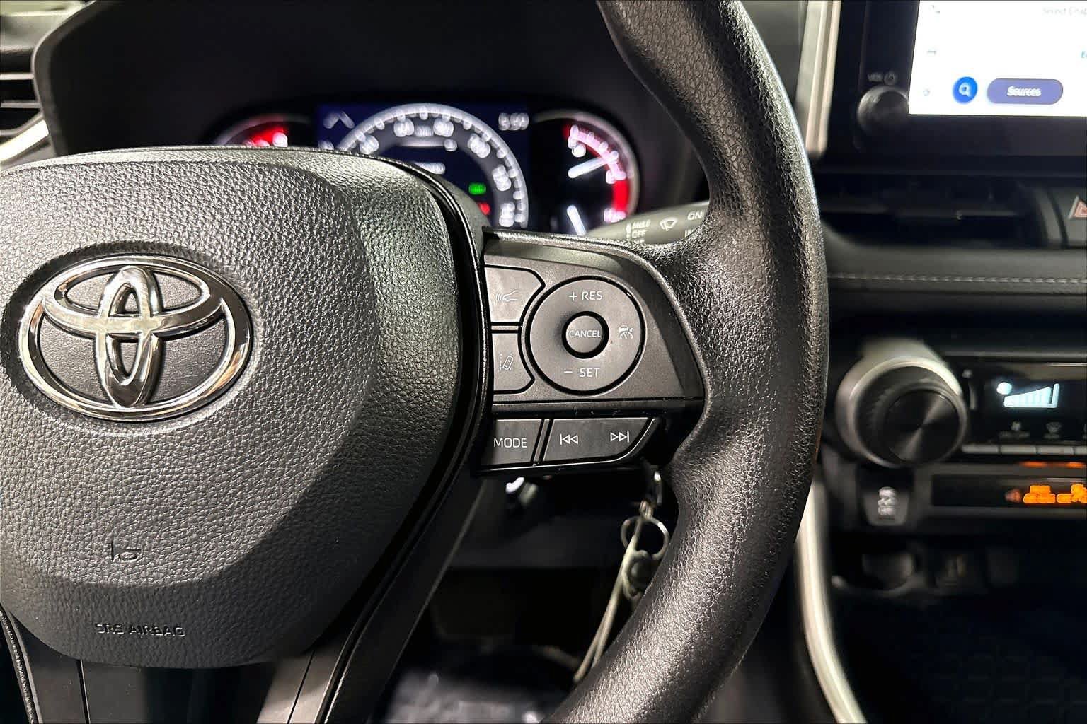 Used 2024 Toyota RAV4 LE AWD/4WD image 25