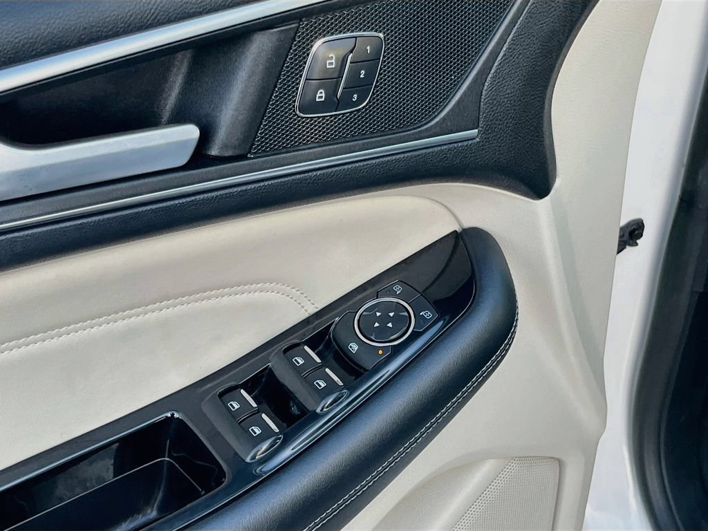 Used 2015 Ford Edge Titanium w/ Technology Package FWD image 17