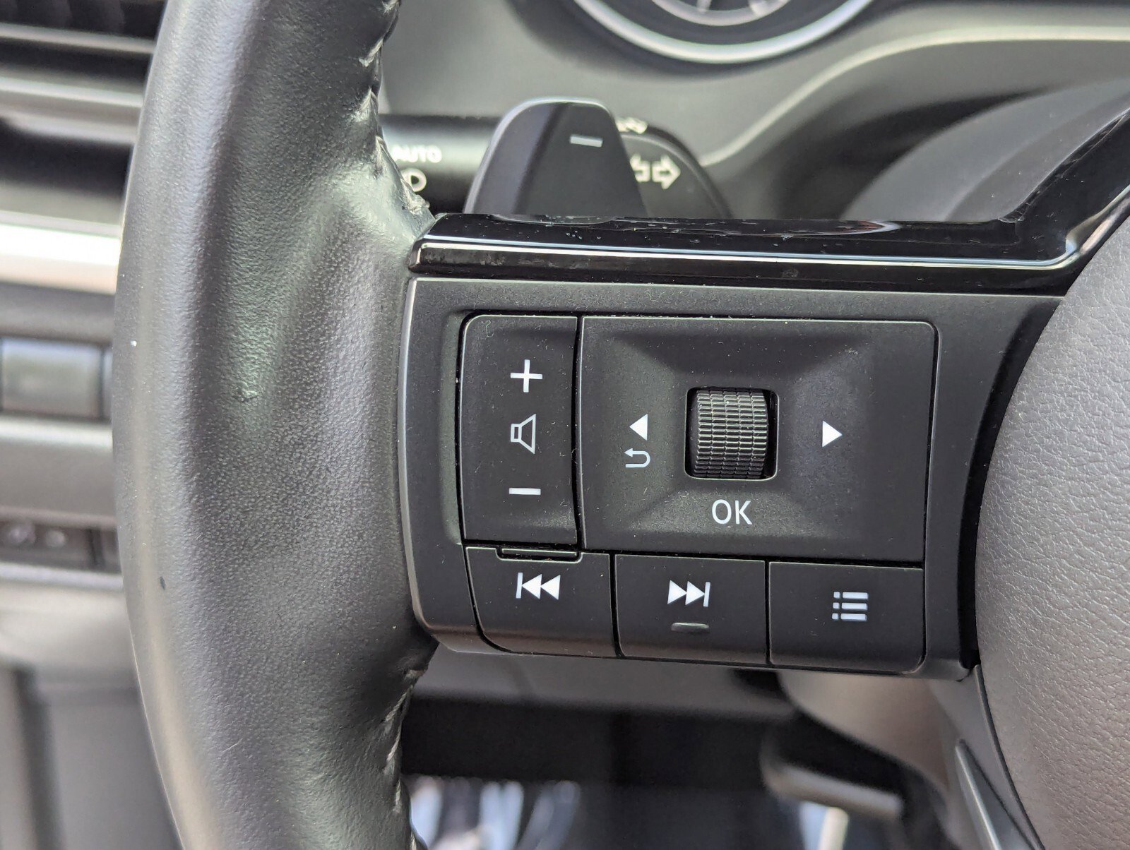 Certified 2023 Nissan Rogue SV w/ SV Premium B Package FWD image 33