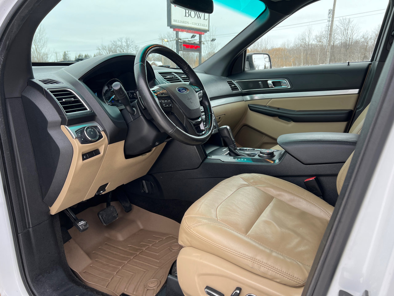 Used 2016 Ford Explorer XLT w/ Equipment Group 202A image 16