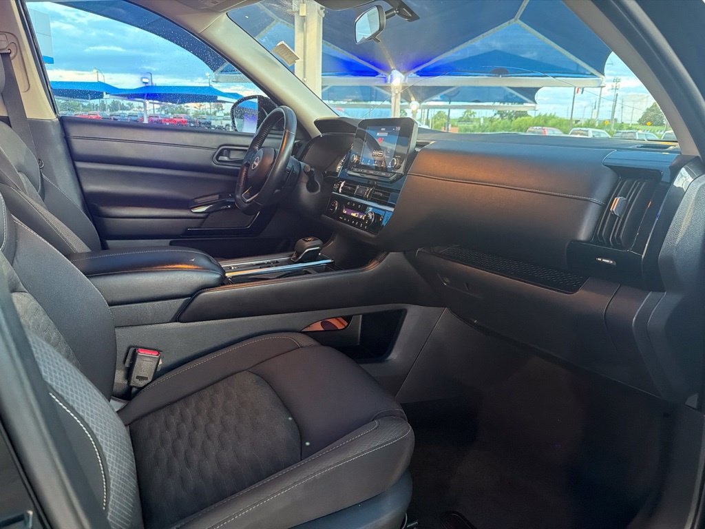 Used 2024 Nissan Pathfinder SV FWD image 10