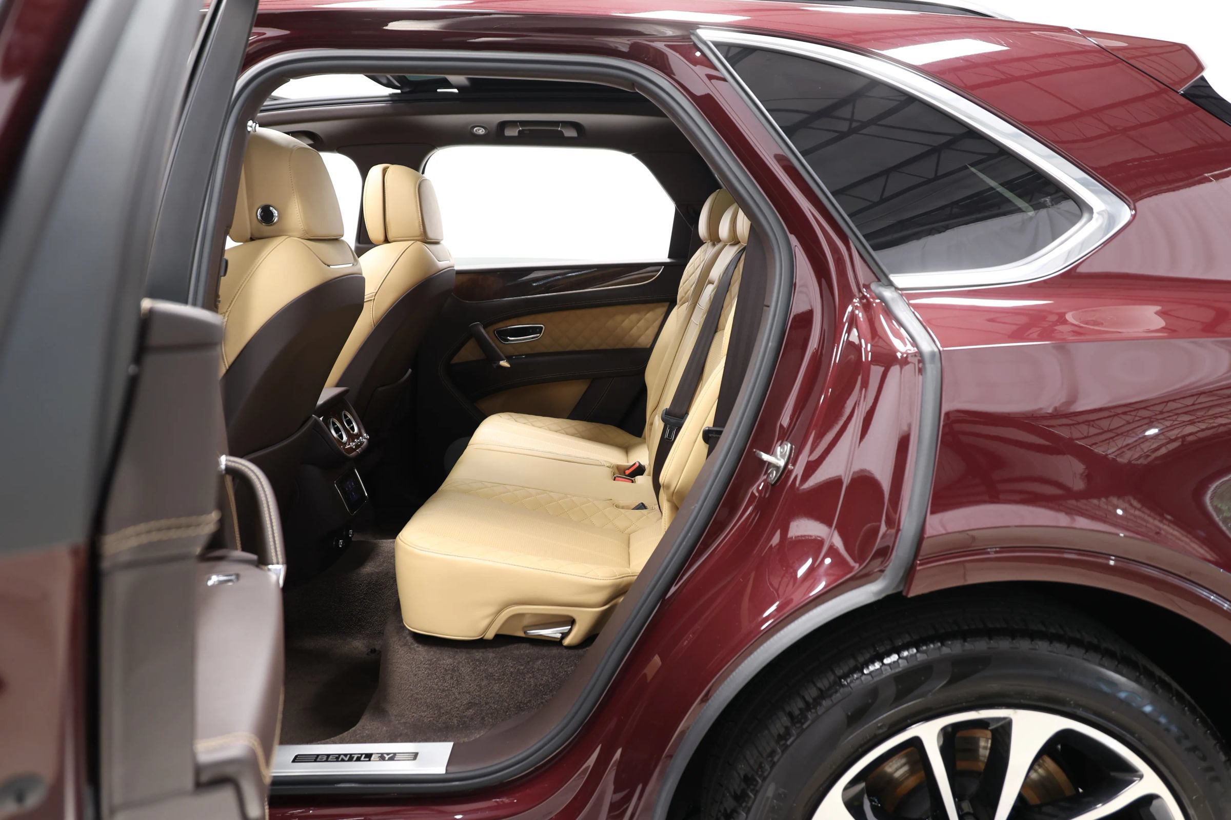 Used 2018 Bentley Bentayga AWD/4WD image 51