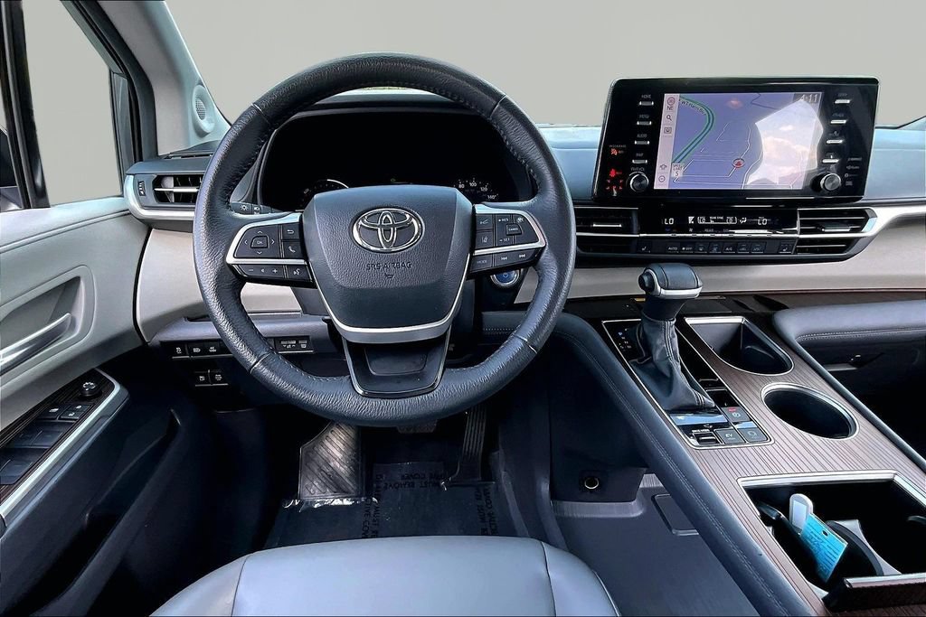 Used 2024 Toyota Sienna XLE w/ XLE Plus Package FWD image 9