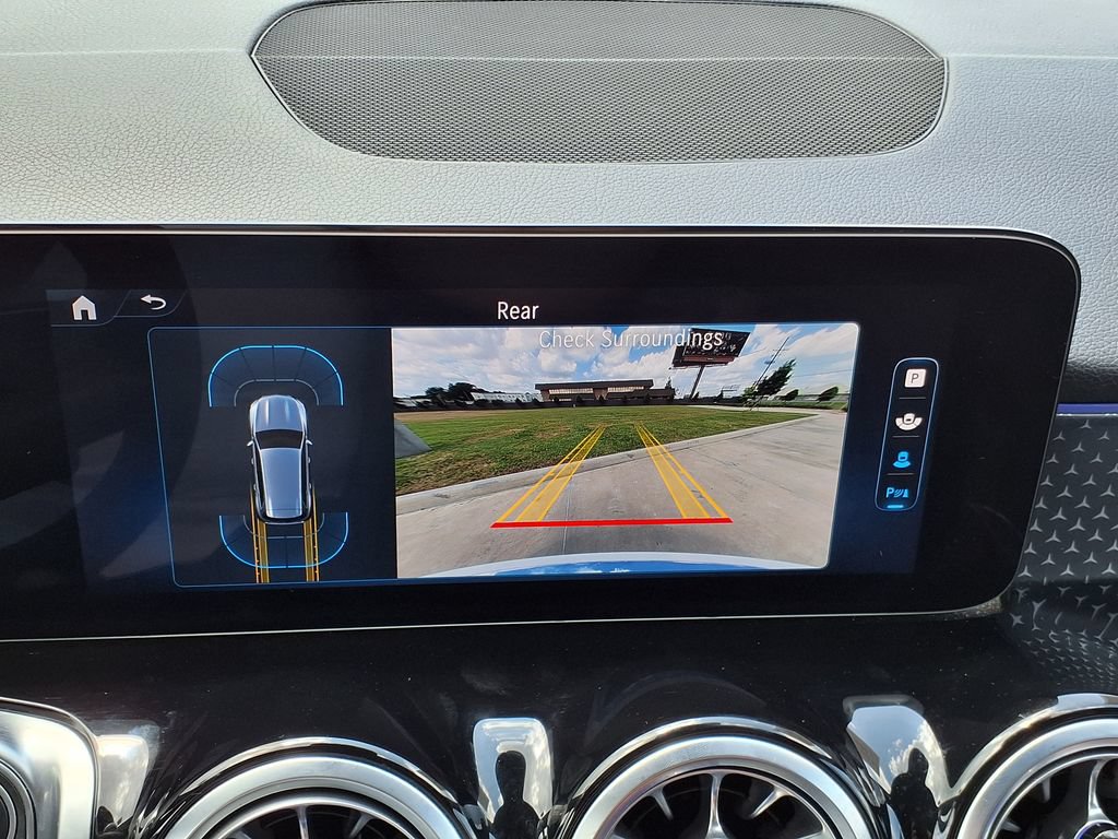 Used 2025 Mercedes-Benz GLB 250 4MATIC image 33