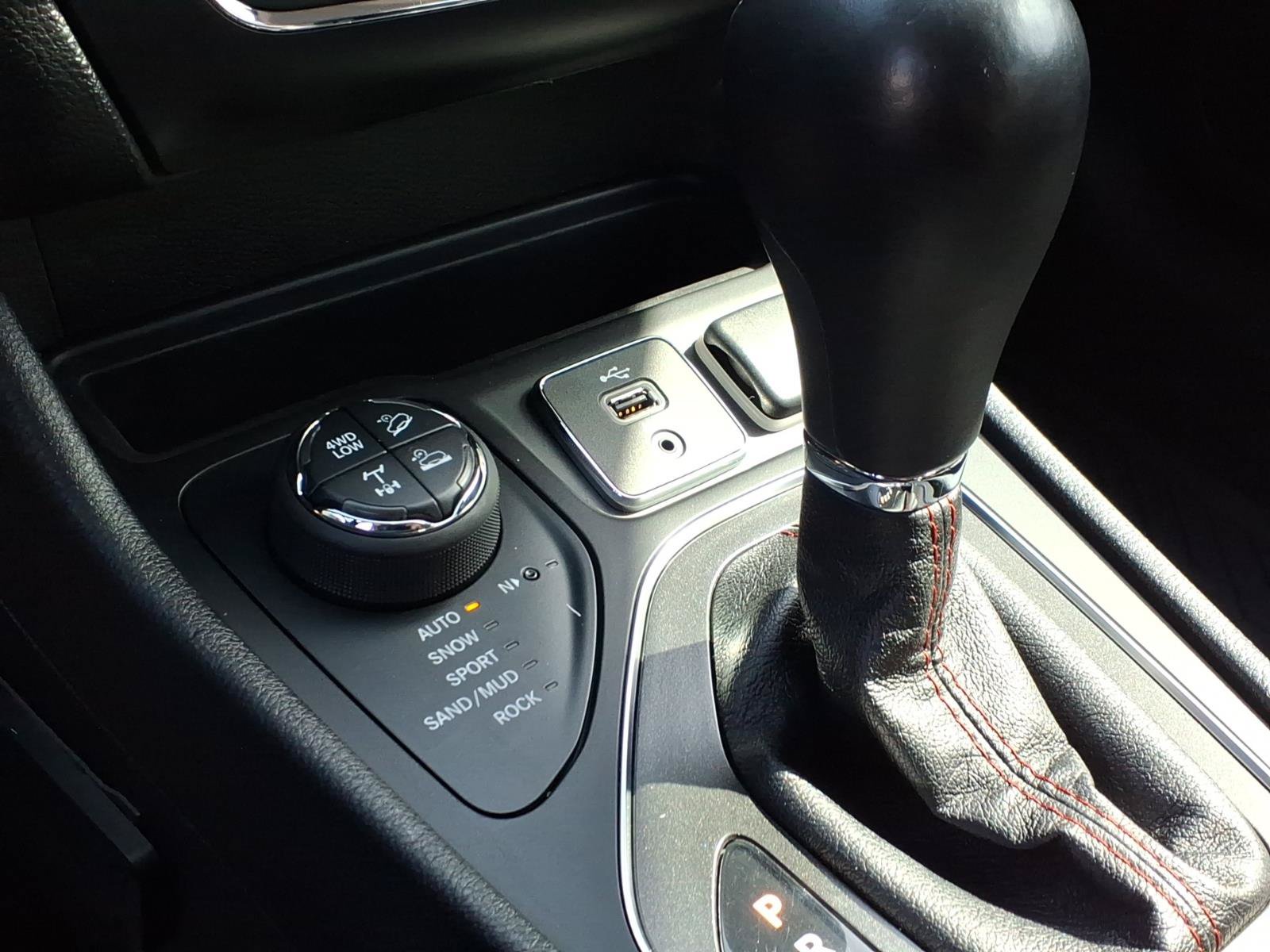 Used 2019 Jeep Cherokee Trailhawk w/ Cold Weather Group AWD/4WD image 23