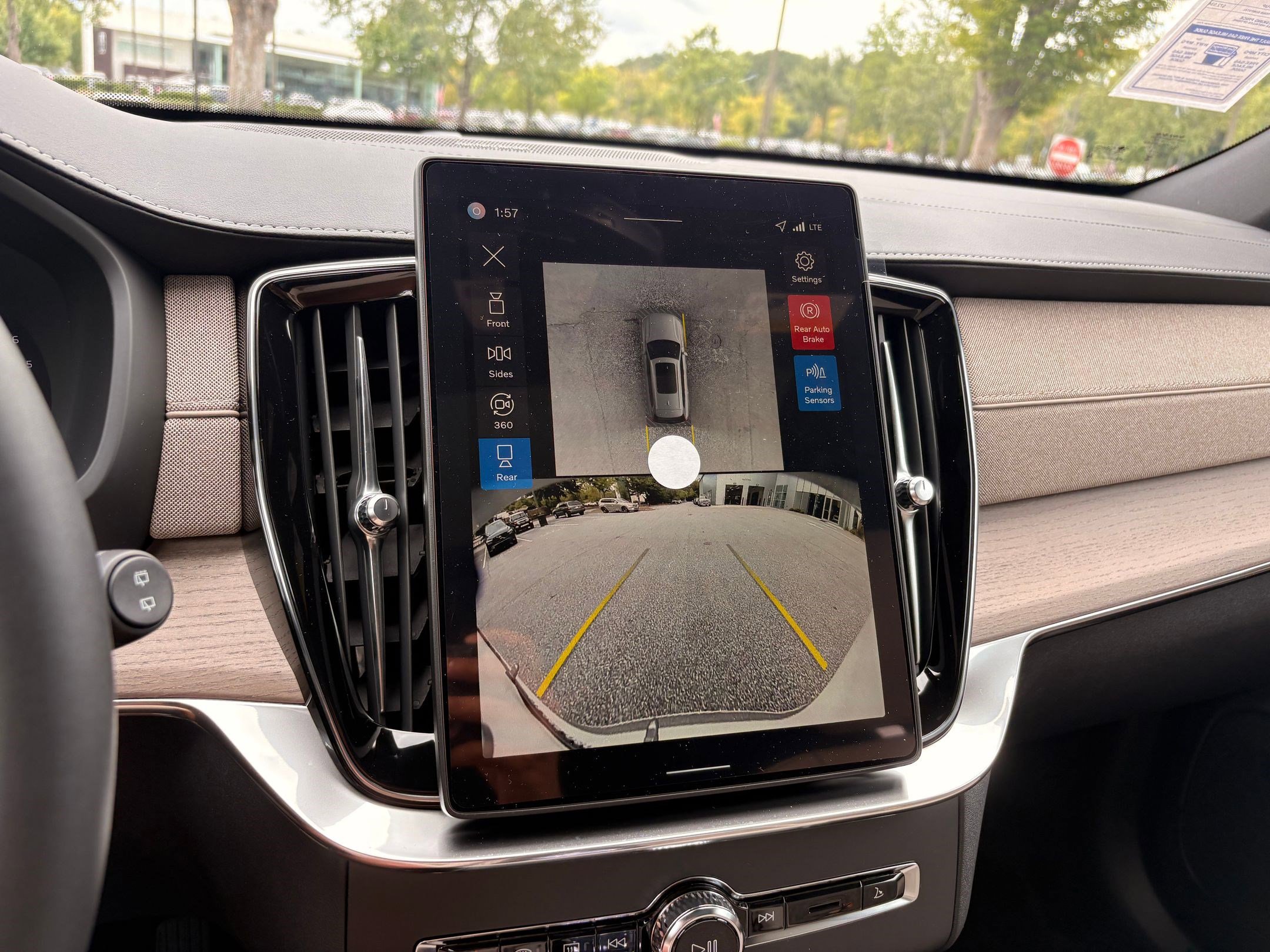 New 2026 Volvo XC90 B6 Plus w/ Protection Package image 31