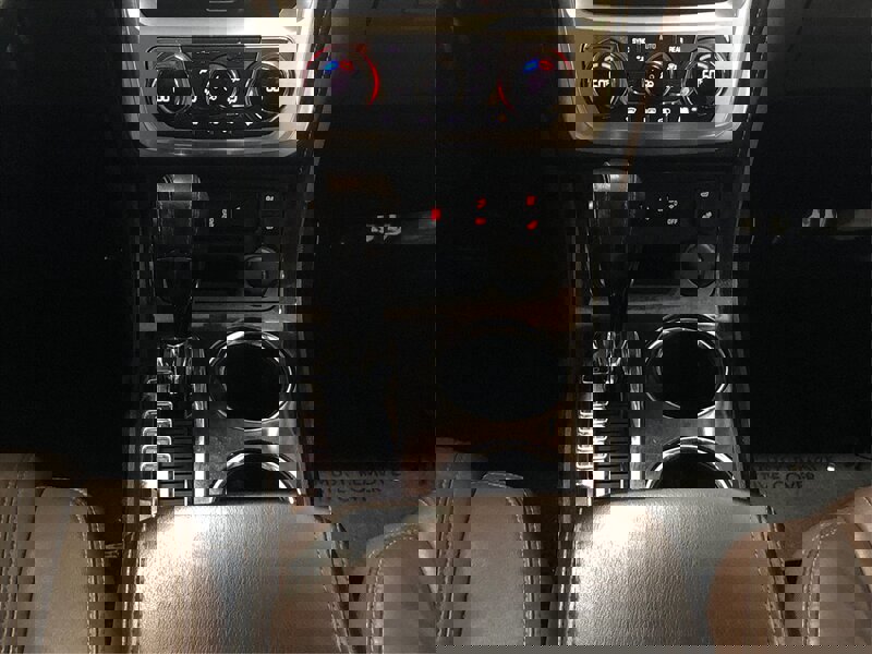 Used 2013 GMC Acadia SLT image 28