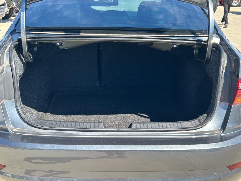 Used 2019 Volkswagen Jetta SEL FWD image 14