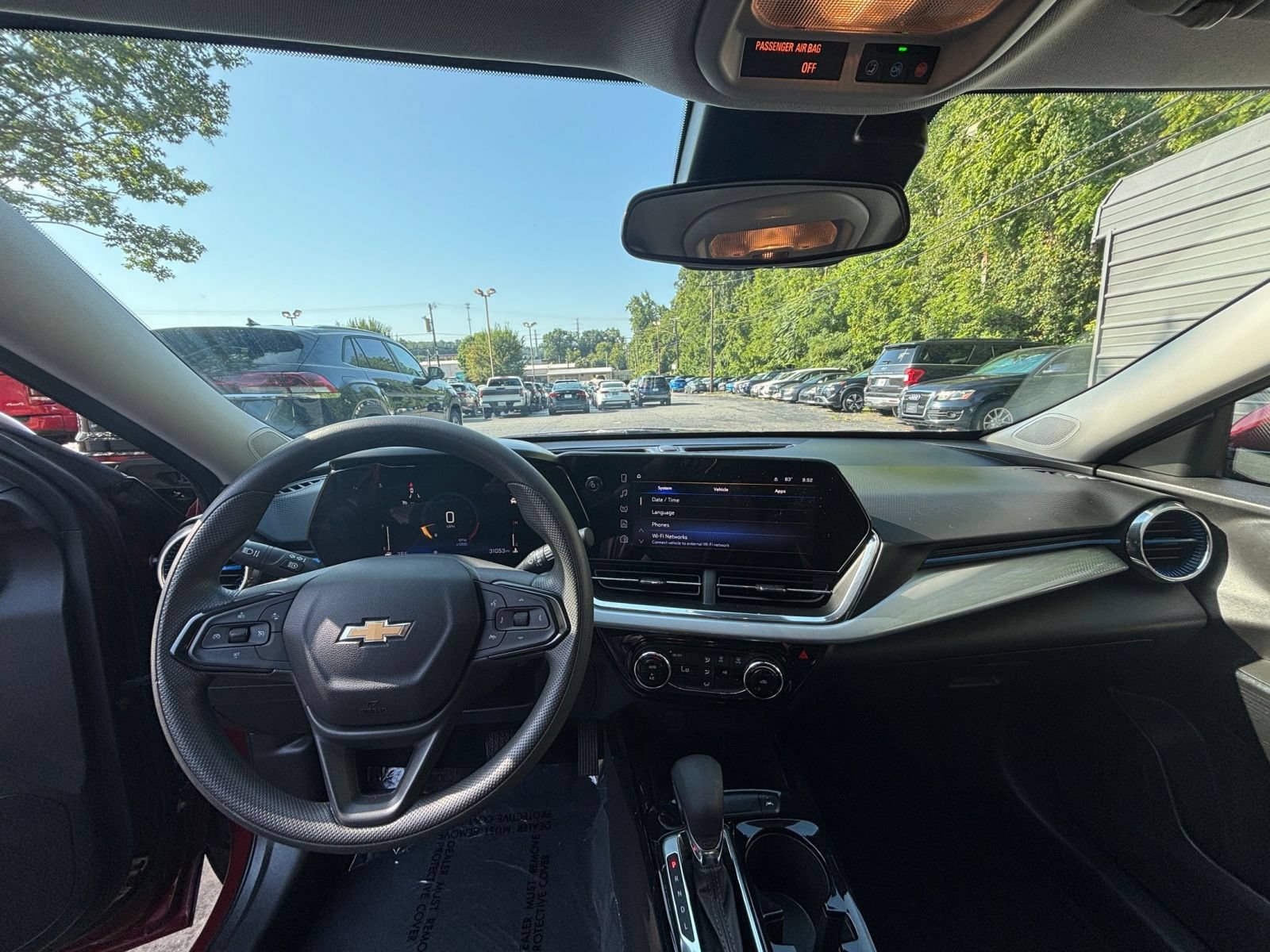 Used 2025 Chevrolet Trax LT FWD image 23