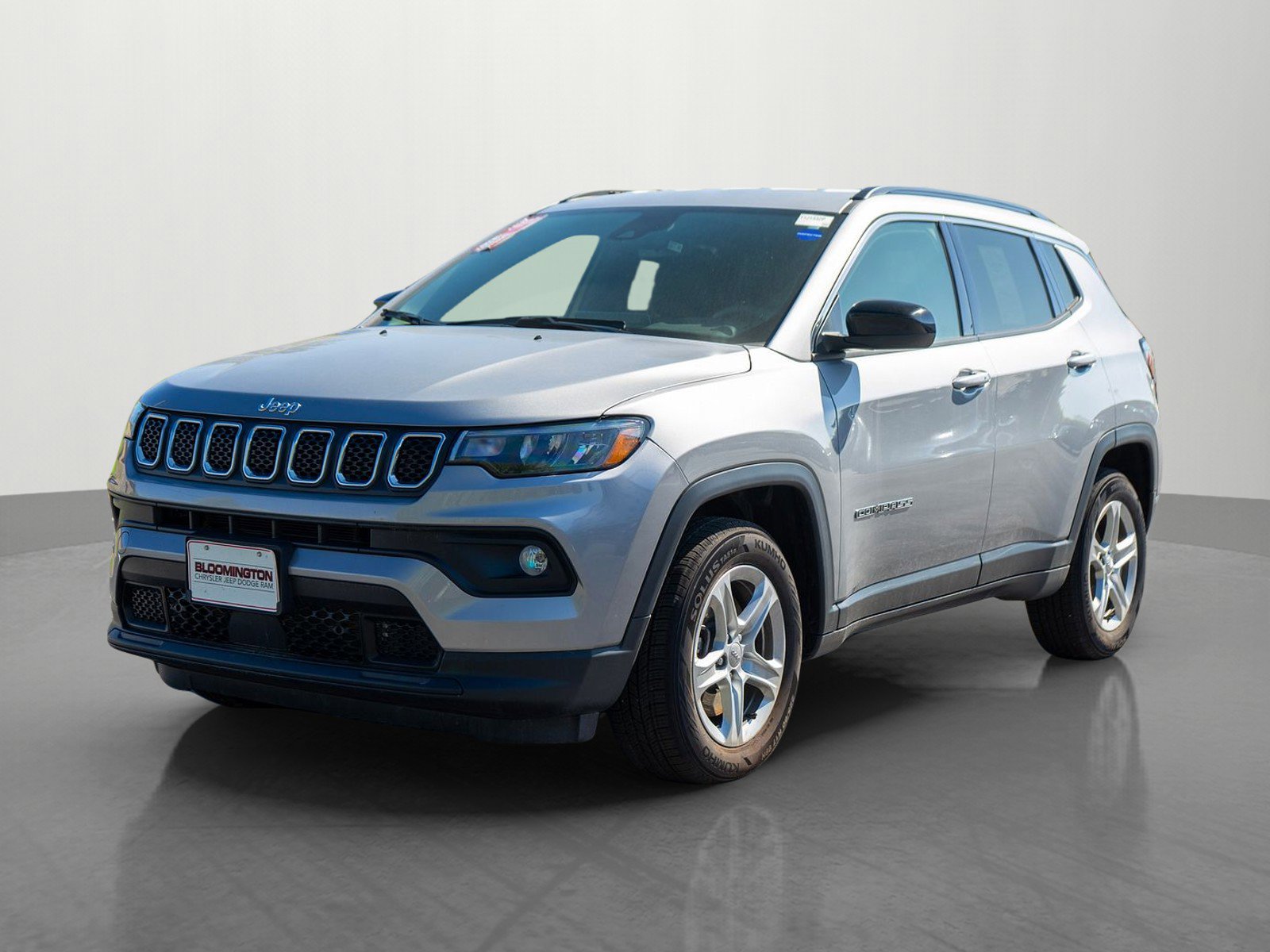 Used 2023 Jeep Compass Latitude w/ Convenience Group AWD/4WD image 3
