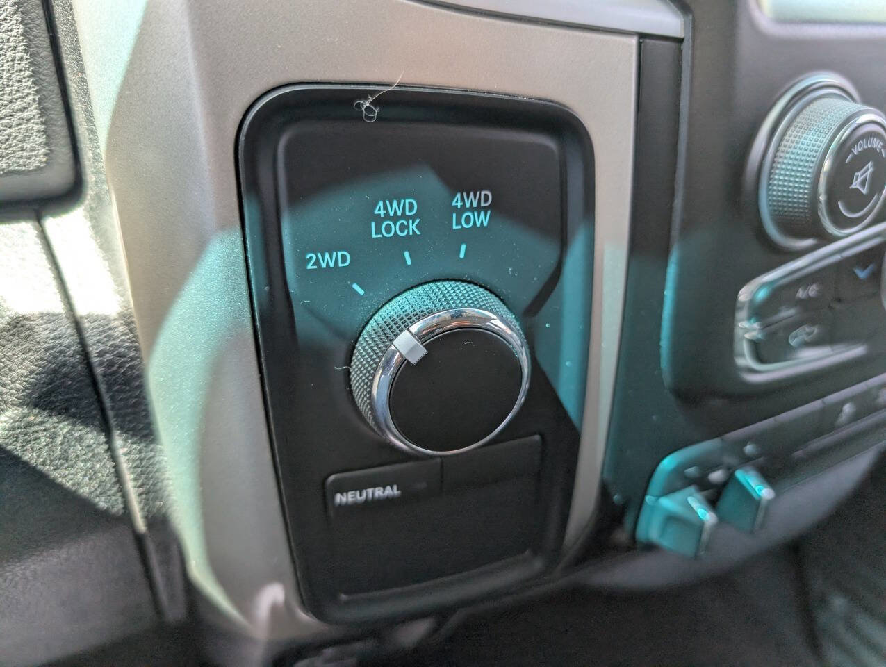Used 2015 RAM 2500 SLT w/ Luxury Group AWD/4WD image 23
