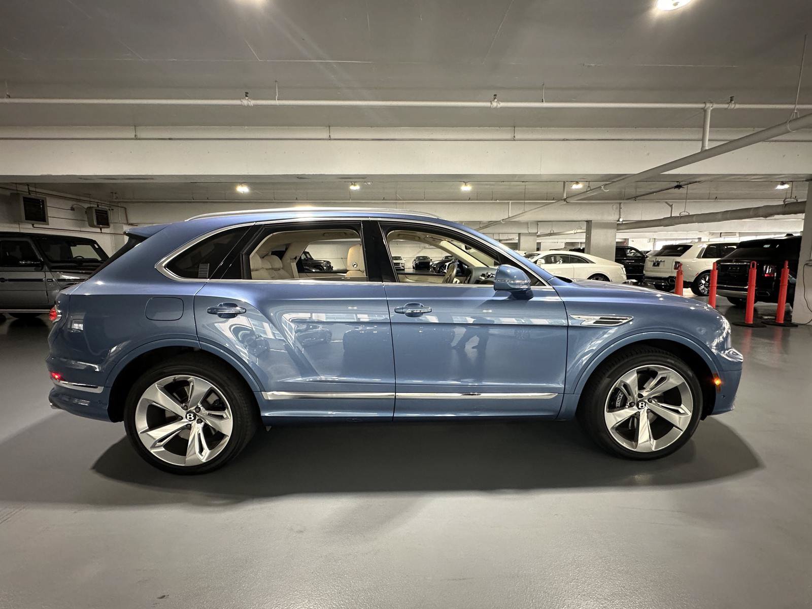 Used 2023 Bentley Bentayga AWD/4WD image 5