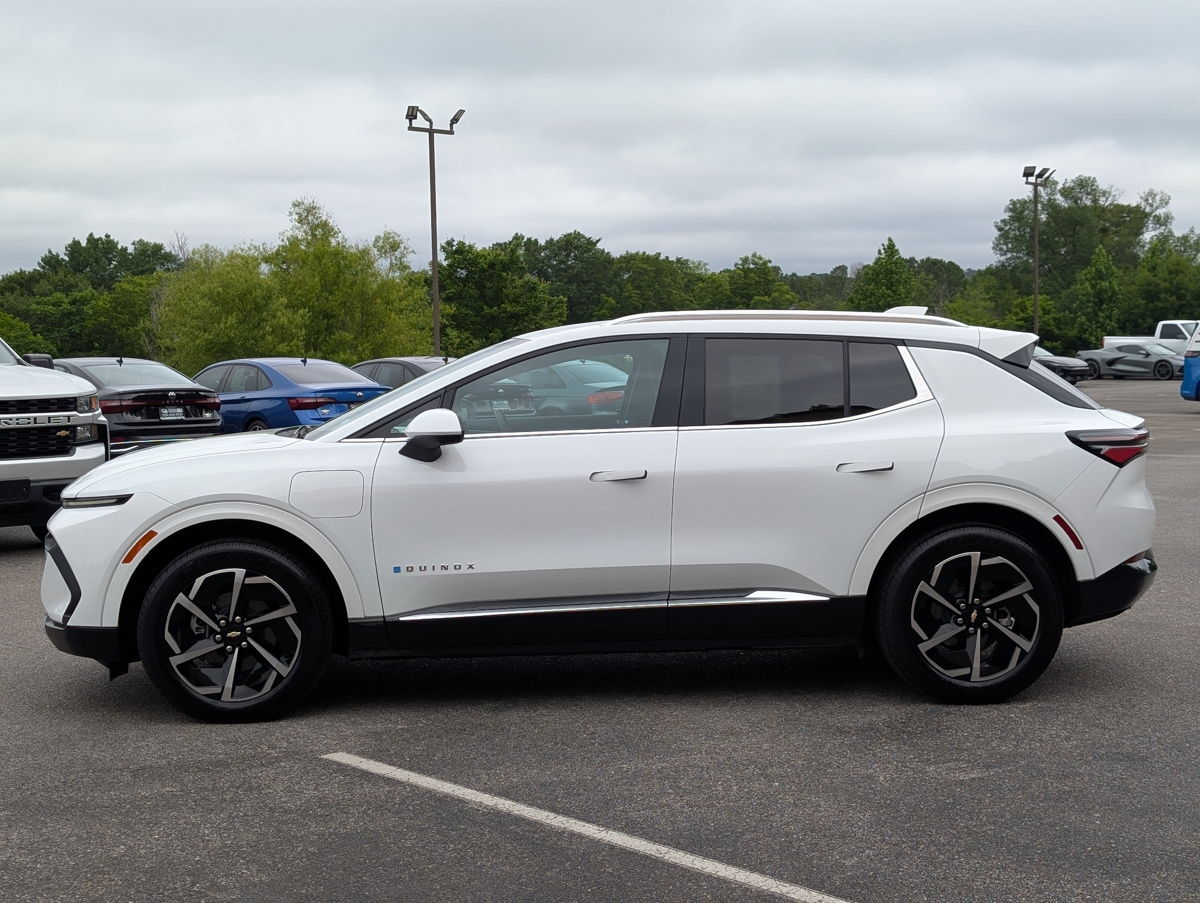 Used 2024 Chevrolet Equinox EV LT FWD image 6
