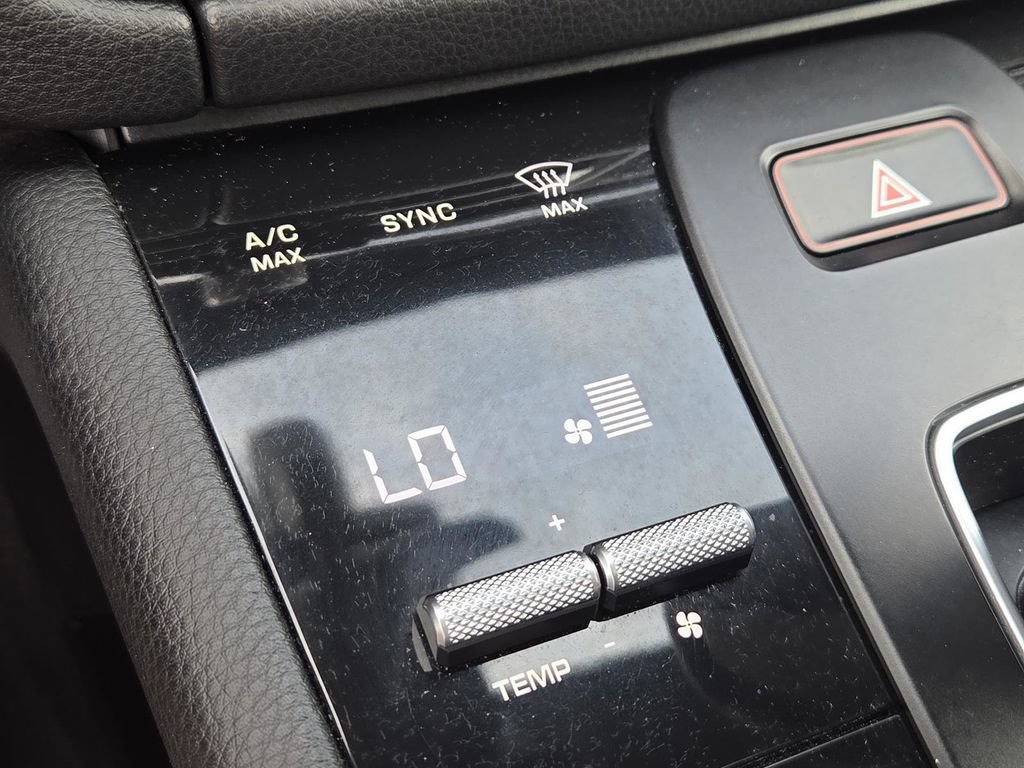 Used 2023 Porsche Macan Turbo AWD/4WD image 27