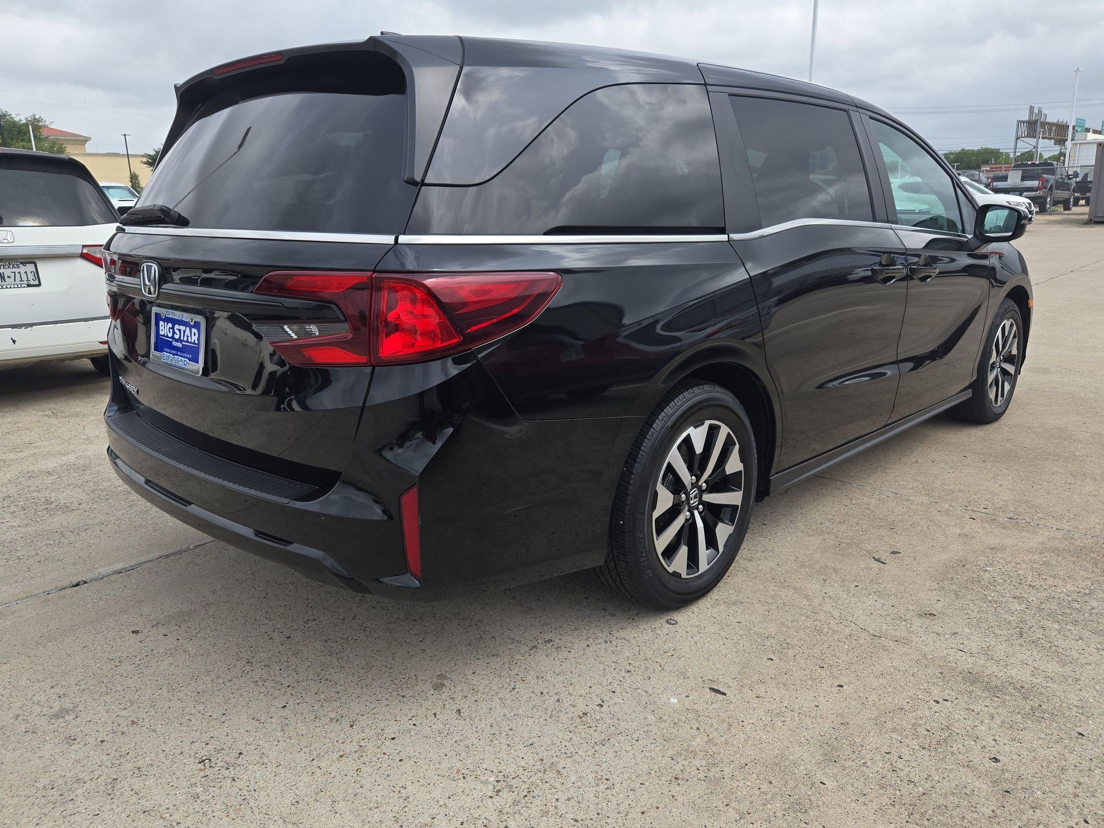 Certified 2025 Honda Odyssey EX-L image 3