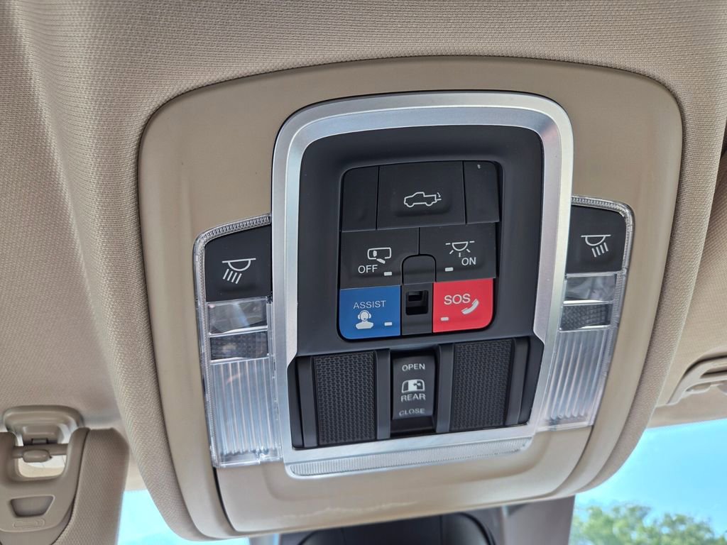 Used 2019 RAM 1500 Laramie RWD image 32