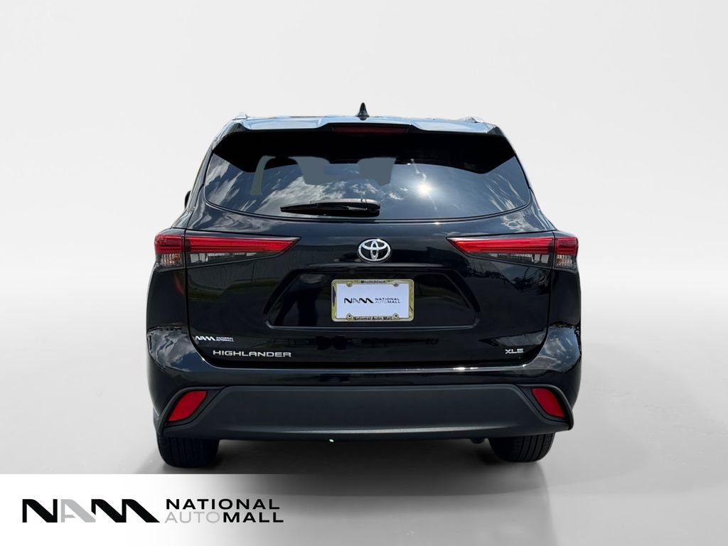 Used 2022 Toyota Highlander XLE FWD image 4