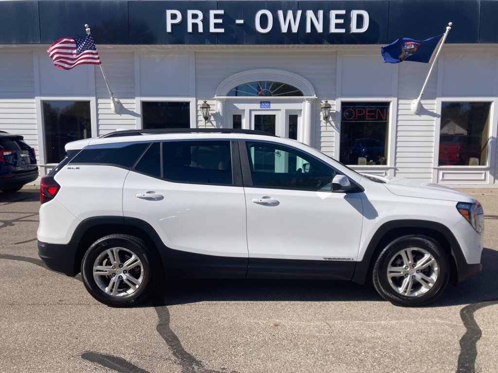 Certified 2024 GMC Terrain SLE w/ Driver Convenience Package FWD image 4