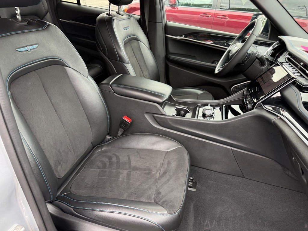 Used 2024 Jeep Grand Cherokee Trailhawk w/ Advanced Protech Group II AWD/4WD image 6