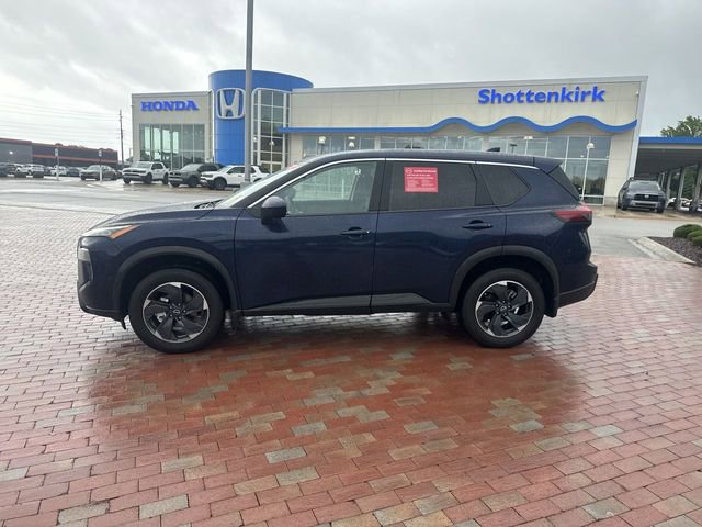 Used 2026 Nissan Rogue SV FWD image 3