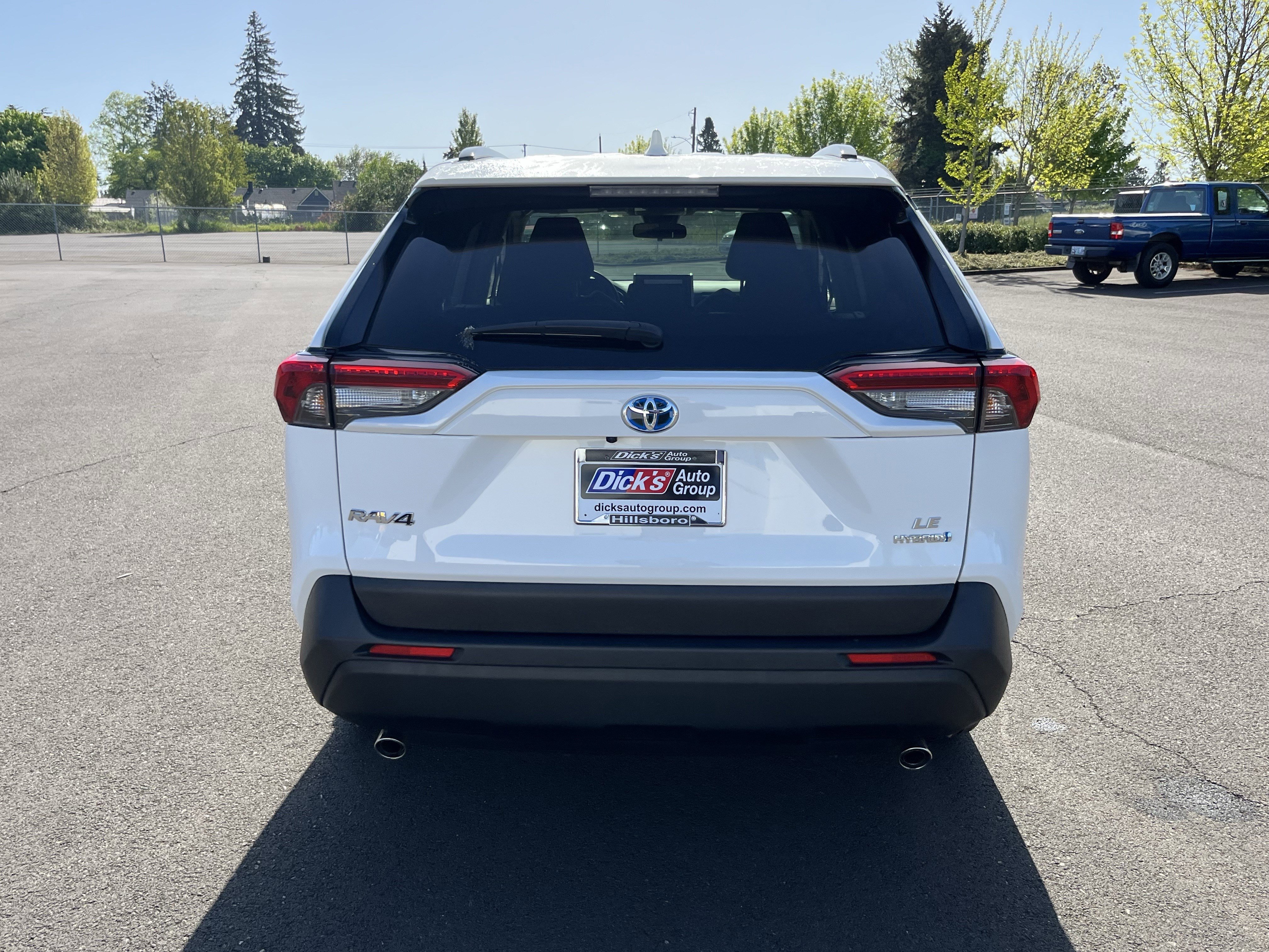 Used 2024 Toyota RAV4 LE AWD/4WD image 4