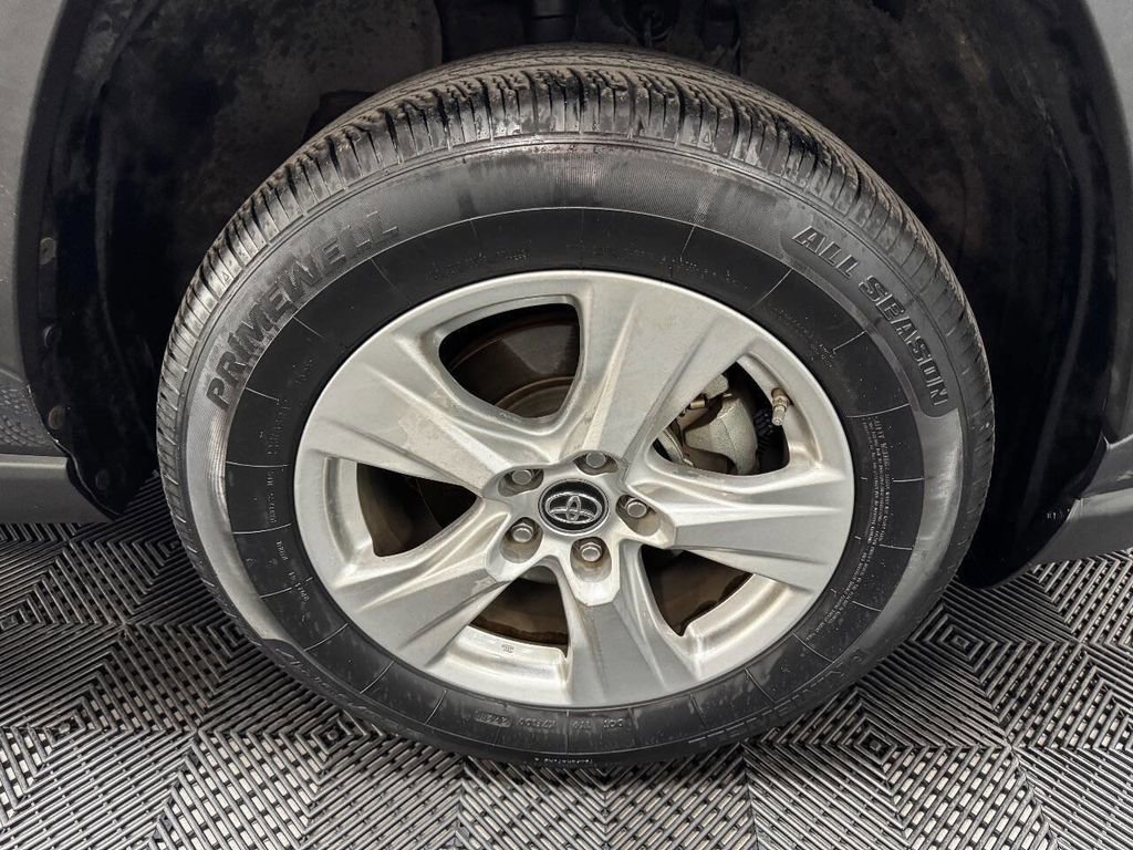 Used 2019 Toyota RAV4 XLE image 18