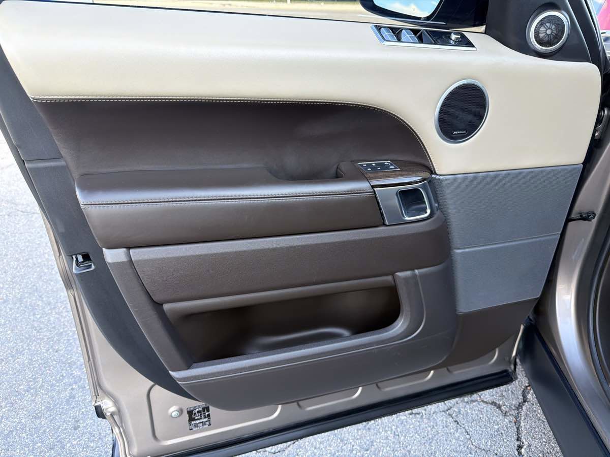 Used 2018 Land Rover Range Rover Sport HSE image 11