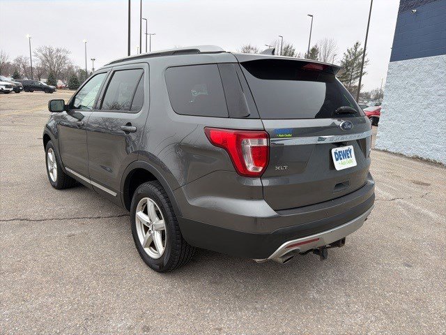 Used 2016 Ford Explorer XLT w/ Equipment Group 202A image 3