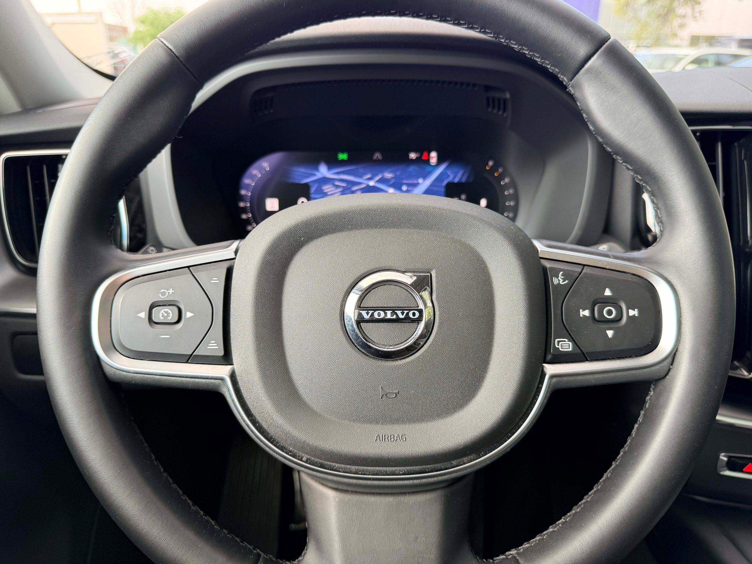 Certified 2025 Volvo XC60 B5 Core image 19
