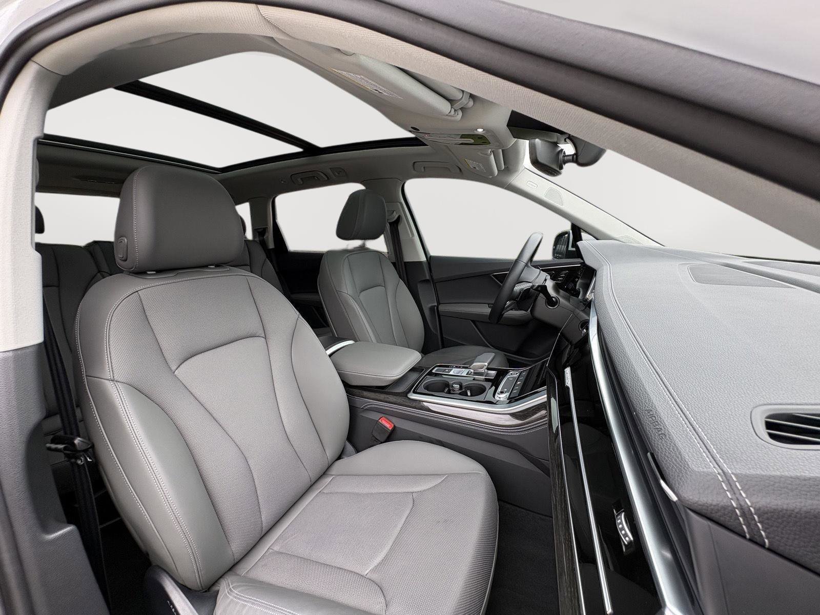 Certified 2025 Audi Q7 3.0T Premium Plus AWD/4WD image 25