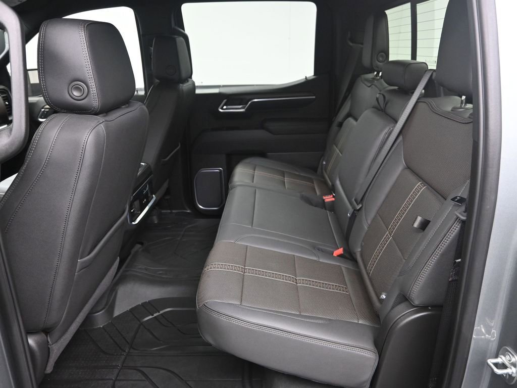 Used 2025 Chevrolet Silverado 1500 High Country w/ Technology Package AWD/4WD image 30