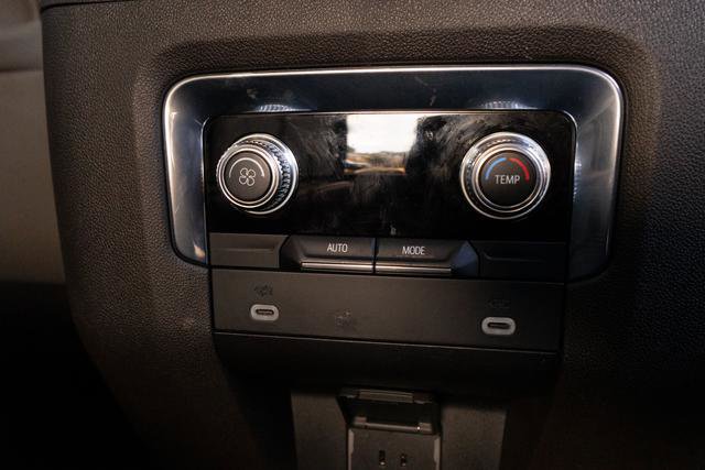 Used 2023 GMC Yukon XL SLT image 32