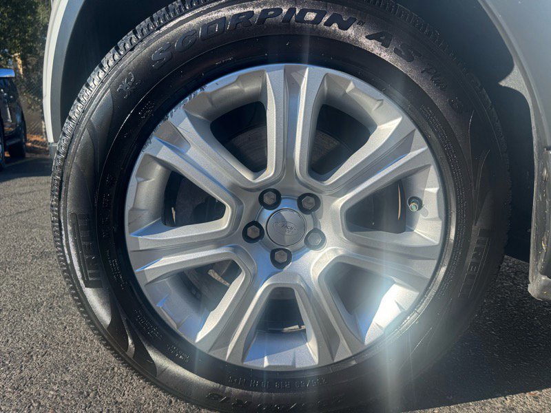 Used 2017 Land Rover Range Rover Evoque SE image 27