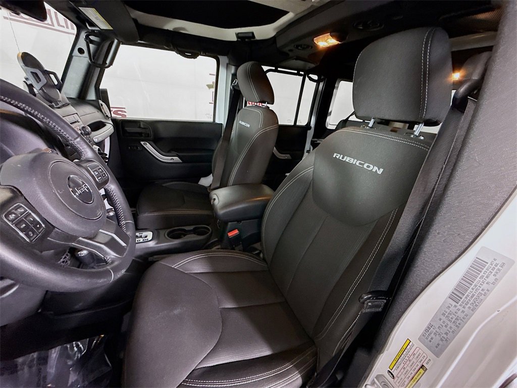 Used 2017 Jeep Wrangler Unlimited Rubicon w/ Connectivity Group image 23