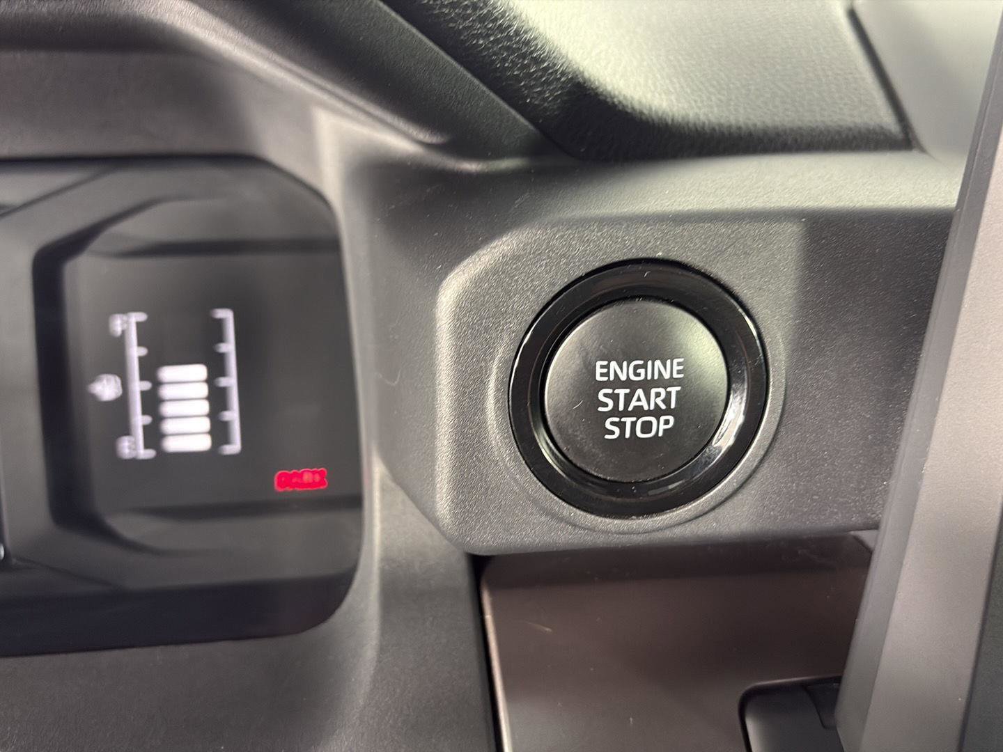 Used 2024 Toyota Tacoma SR5 AWD/4WD image 49