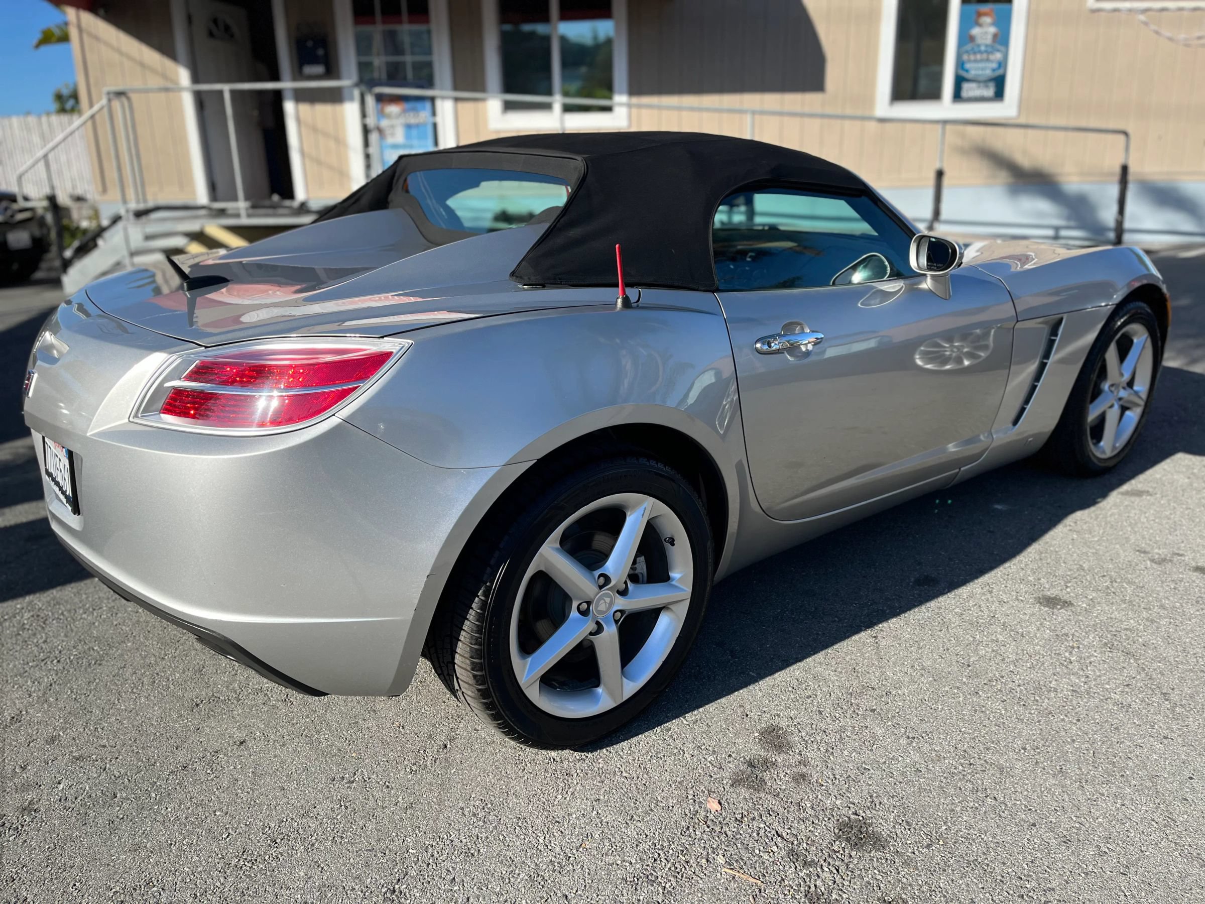 Used 2008 Saturn Sky w/ Premium Trim Package RWD image 9