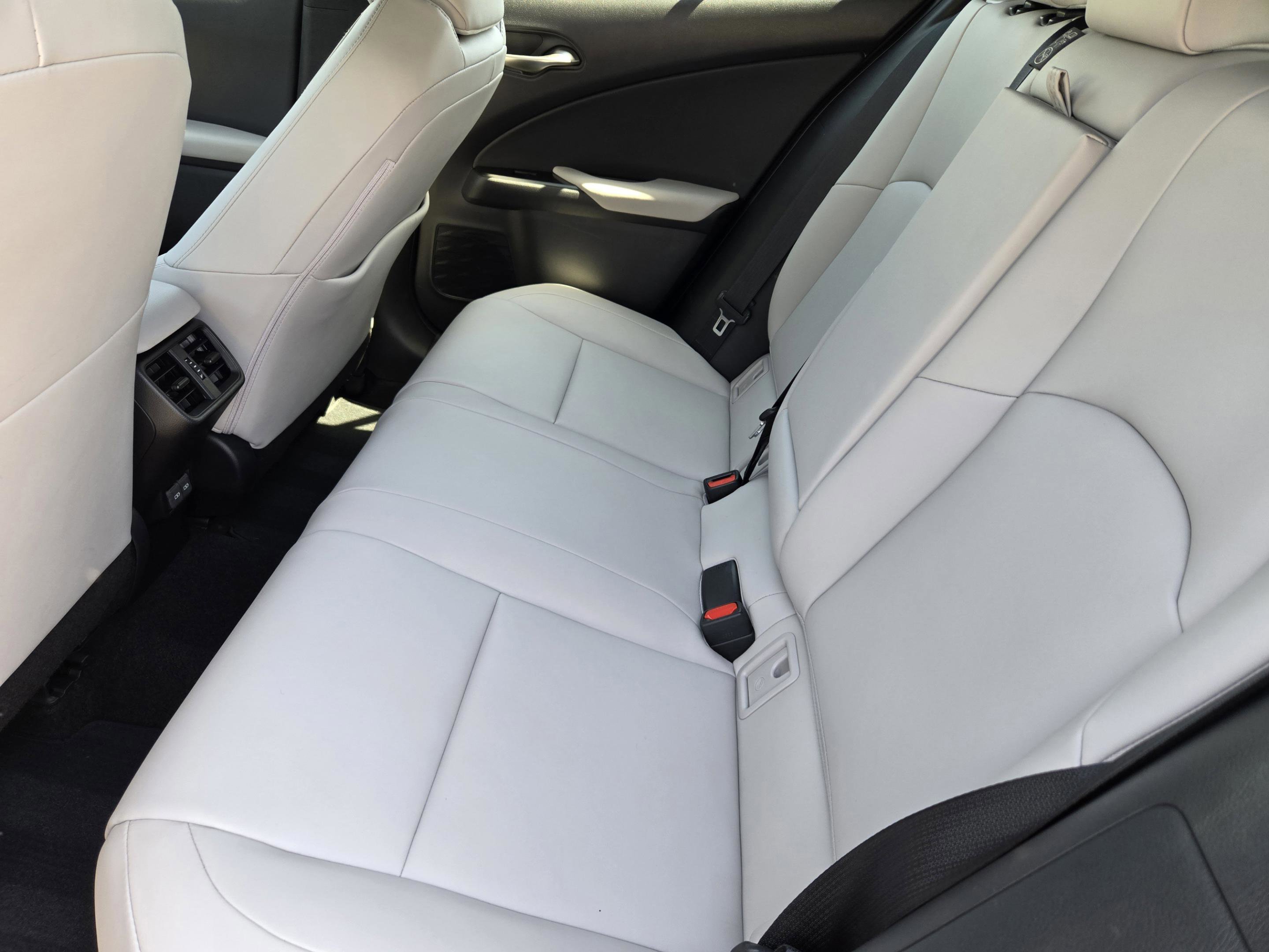 Certified 2025 Lexus UX 300h FWD w/ Accessory Package (Z1) image 27