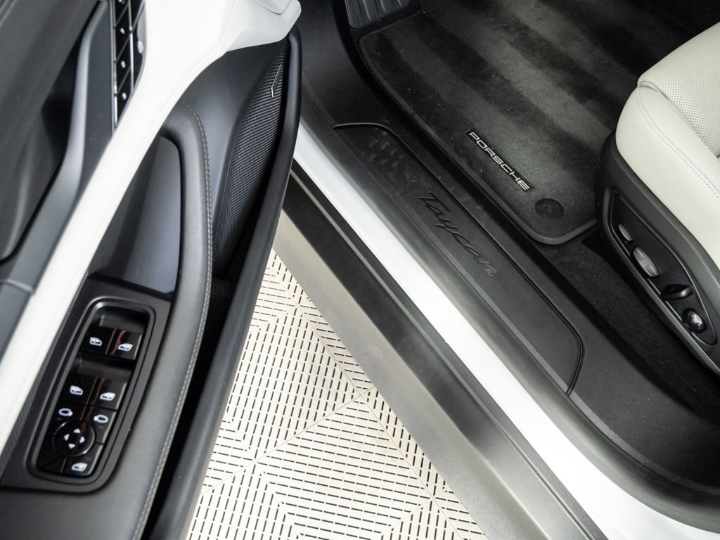 Used 2021 Porsche Taycan image 8