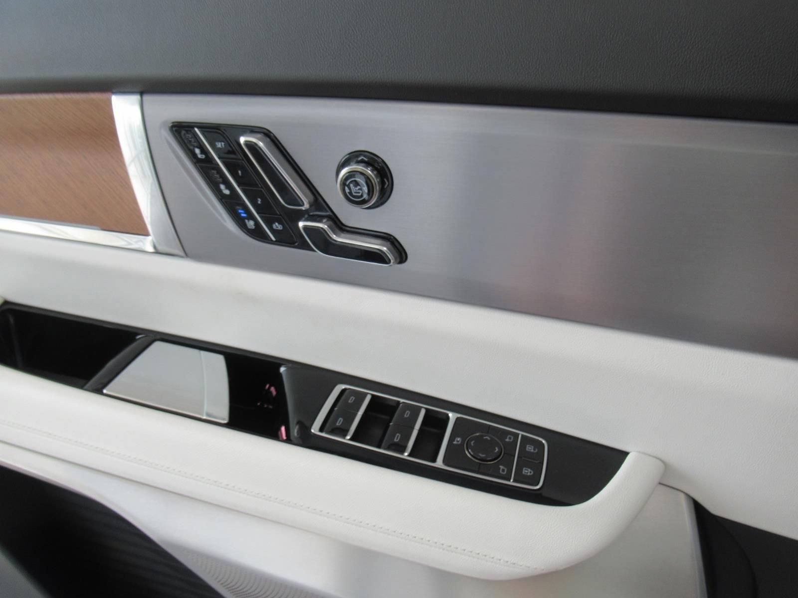 New 2027 Cadillac Vistiq Sport AWD/4WD image 28