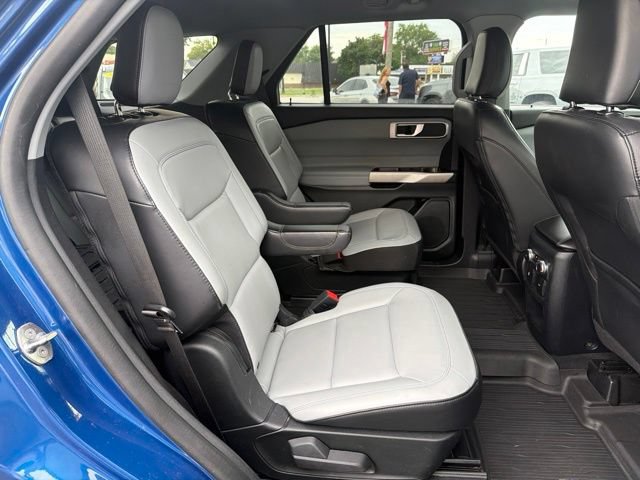 Used 2021 Ford Explorer XLT w/ Equipment Group 202A AWD/4WD image 28