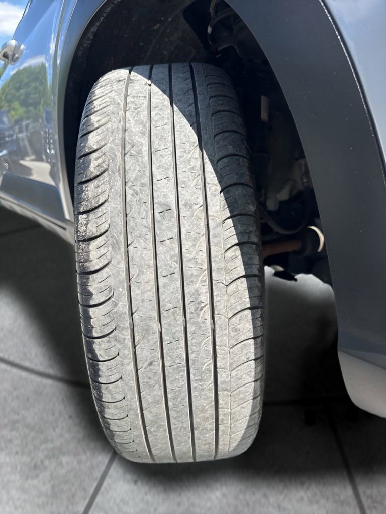 Used 2025 Hyundai Venue SEL FWD image 32