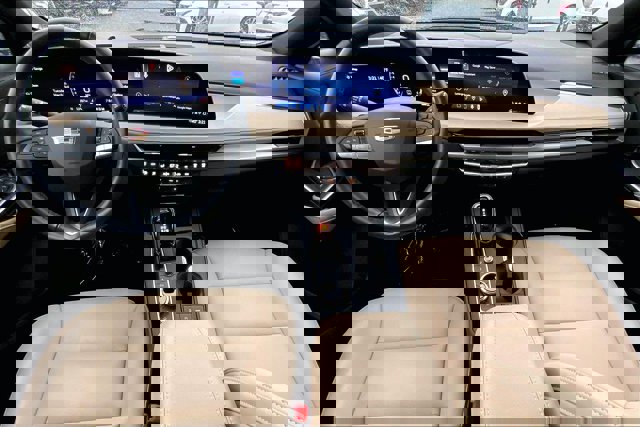 Used 2024 Cadillac XT4 Luxury w/ Cold Weather Package image 15