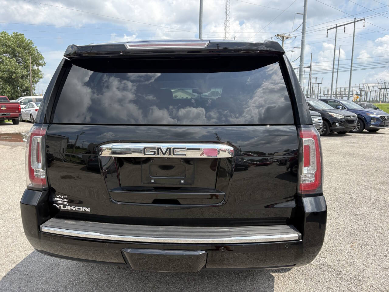 Used 2015 GMC Yukon Denali w/ Touring Package AWD/4WD image 8