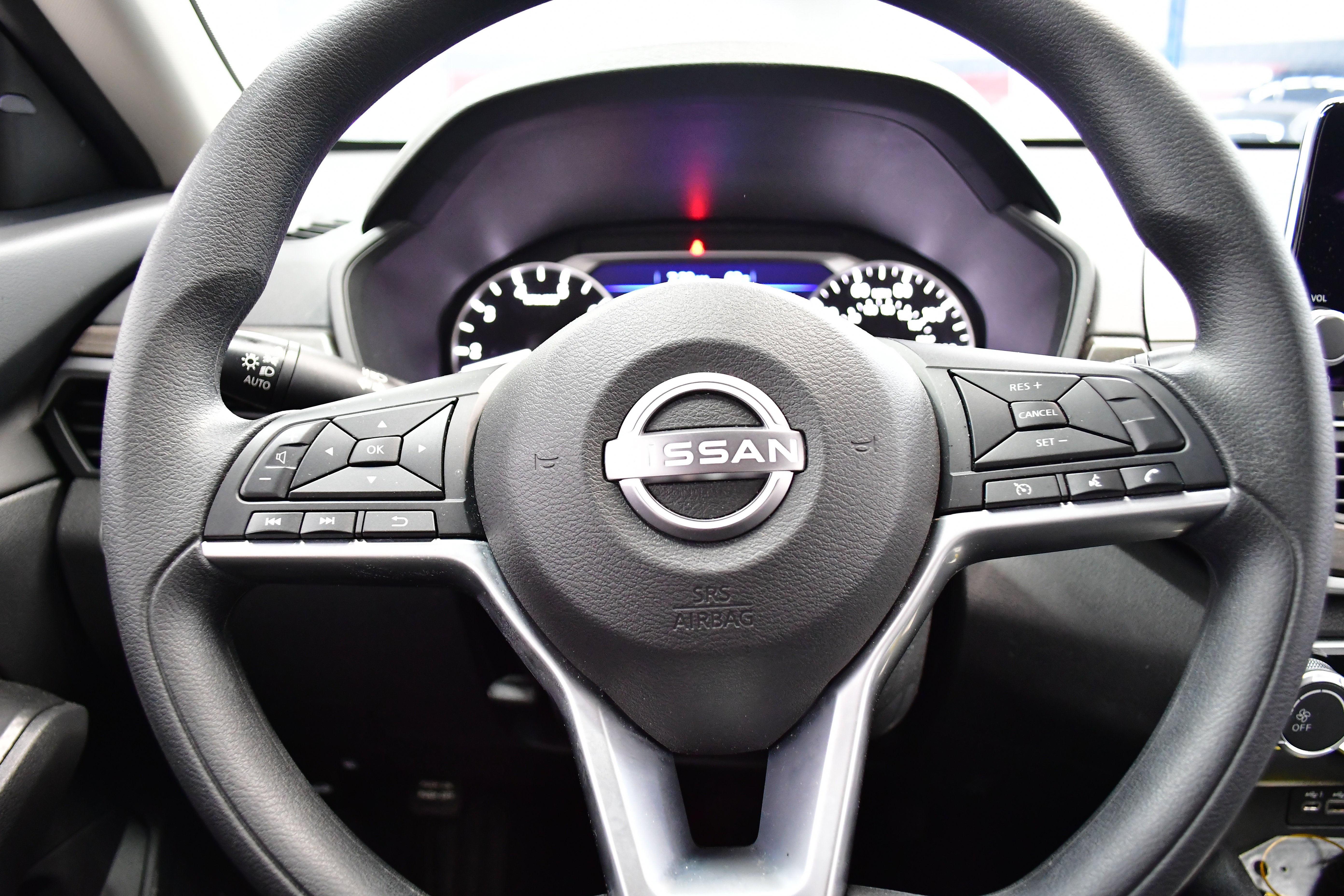 Used 2025 Nissan Altima 2.5 SV image 18