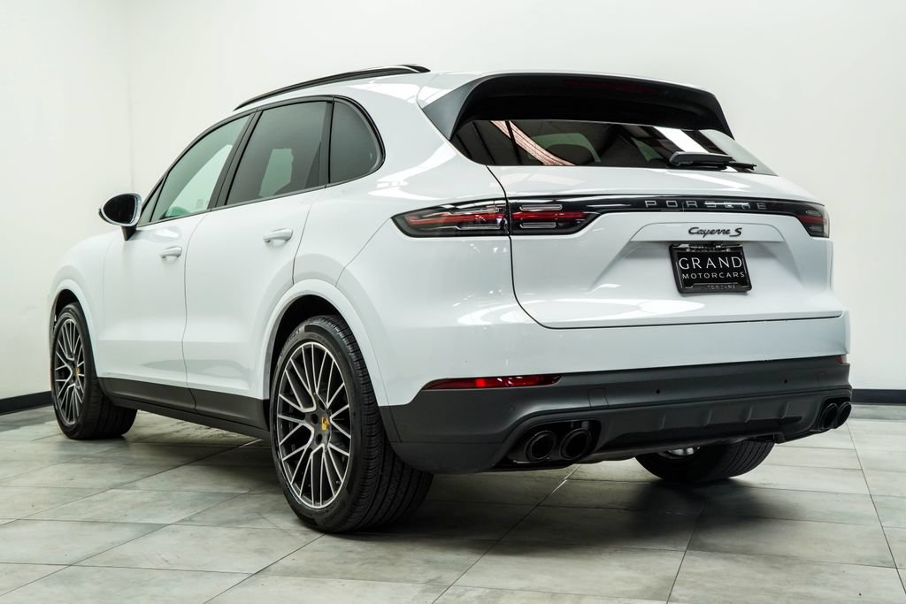 Used 2022 Porsche Cayenne S Platinum AWD/4WD image 9