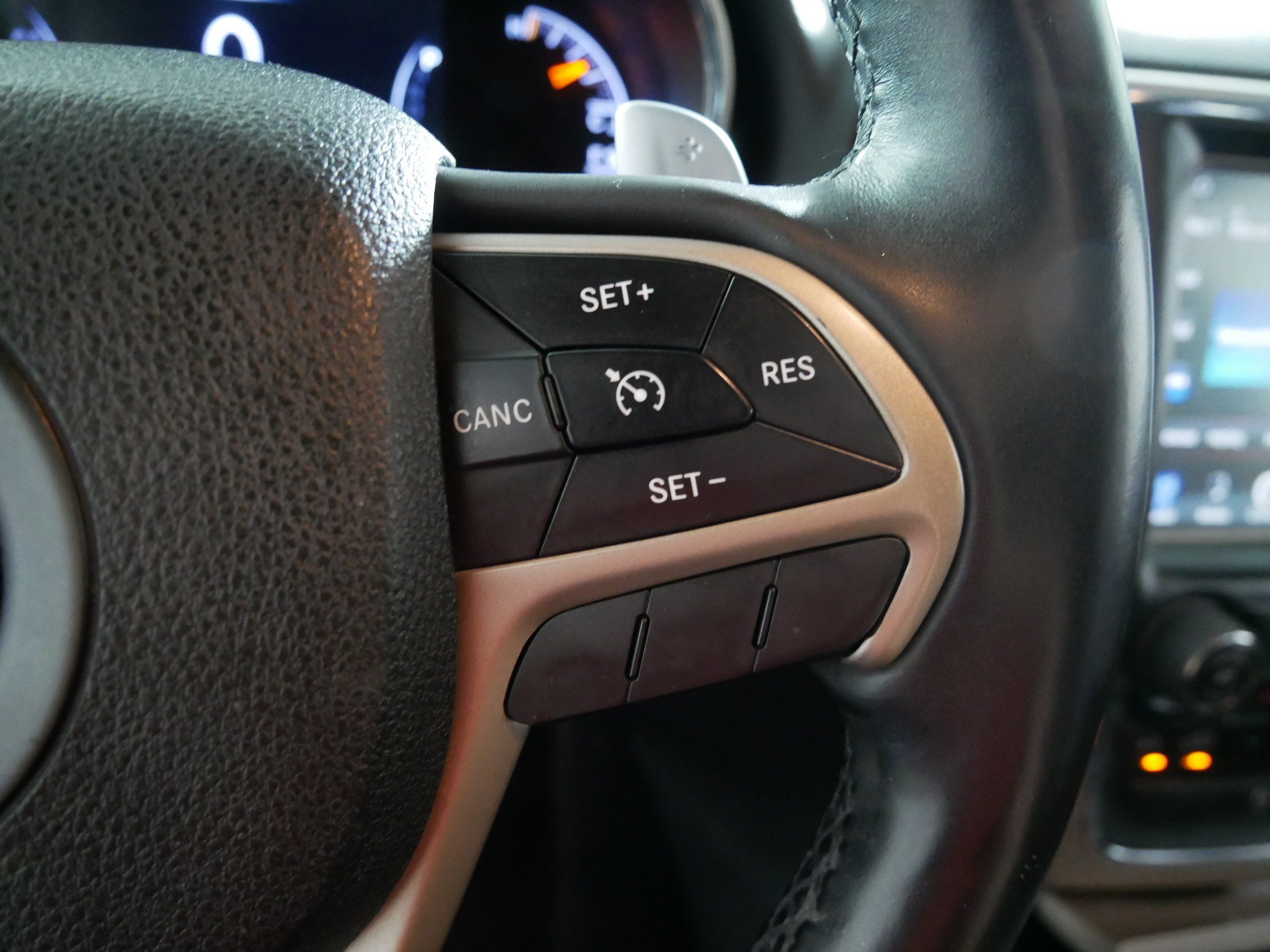 Used 2014 Jeep Grand Cherokee Limited w/ Luxury Group II AWD/4WD image 28