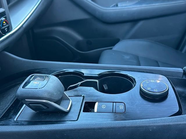 Used 2023 Nissan Rogue SV w/ SV Premium B Package image 16