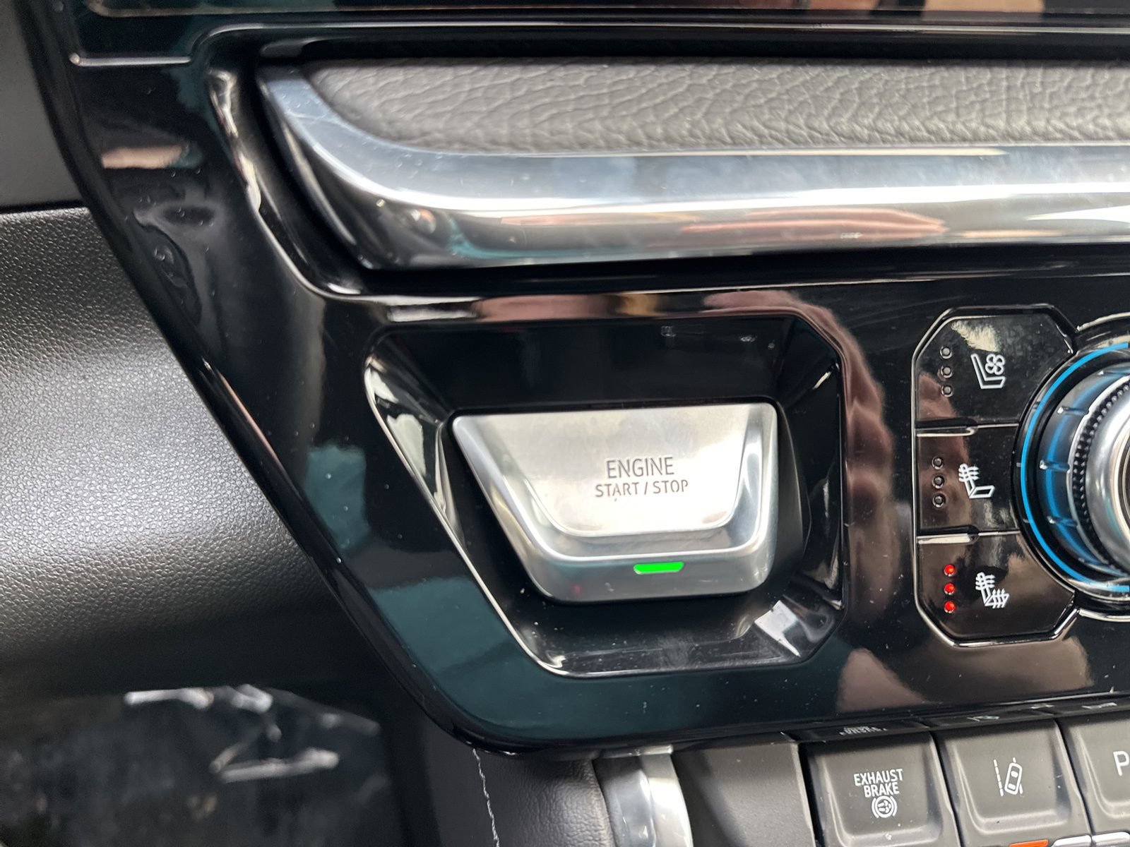 Used 2024 GMC Sierra 2500 Denali w/ Technology Package AWD/4WD image 73