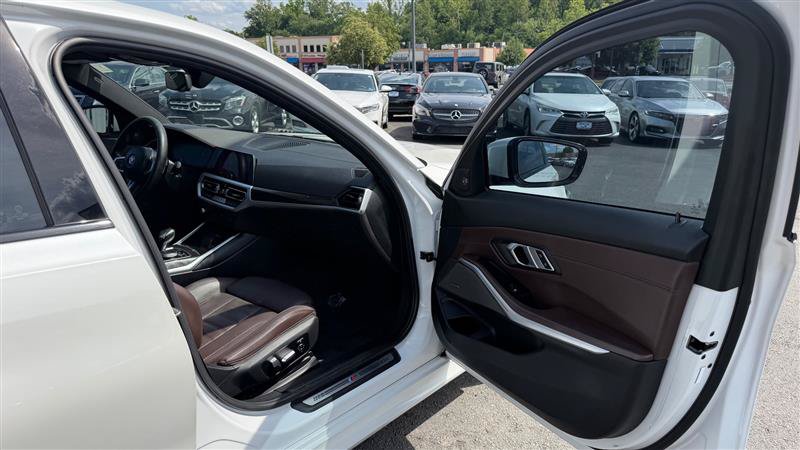 Used 2020 BMW 330i xDrive Sedan w/ M Sport Package AWD/4WD image 35